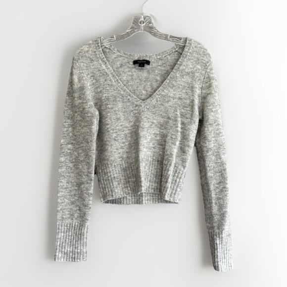 Express Gray V-Neck Cropped Sweater Soft Wool Blend Cozycore Clean Girl Size M - Picture 1 of 11